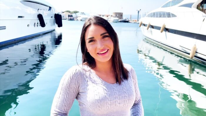 Sarah 21 Hostess on a Yacht in Saint Tropez