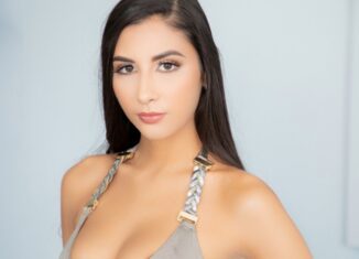 Young Ripe Gianna Dior Shows Off Her Perfect Ripe Breasts And Flawless Body