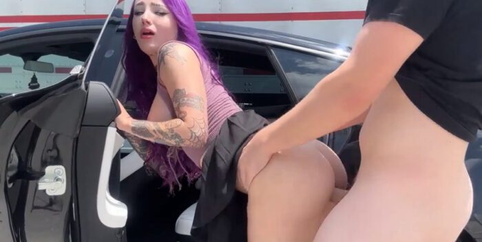 Valerica Steele Fucking and Squirting in The Car