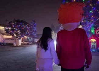 Lulu Chu Gets into the XXX Mas Spirit with Porn Dude