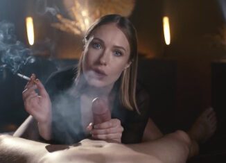Angelika Grays Smoking