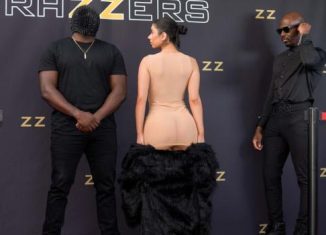 Loves Violet's Asshole