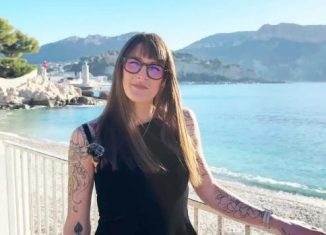 Lady Lady expects but does not wait