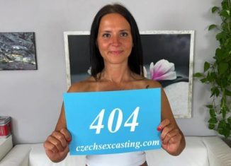 Moly Sexy milf wanted shoot her very first casting video