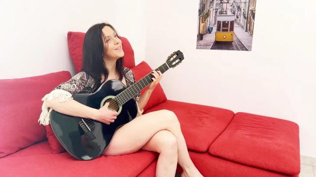 jacquieetmicheltv lily rose leaves the guitar for another activity