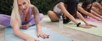 mofos elana bunnz content day turns into a little something more yourdailypornvideos