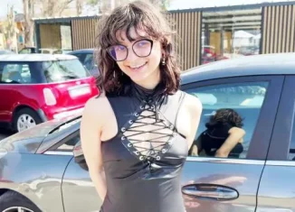 jacquieetmicheltv lotus 21 likes to be the center of attention yourdailypornvideos