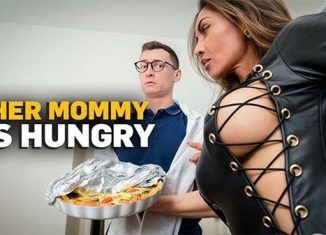 Mommy4K Vittoria Divine The Back Up Pain